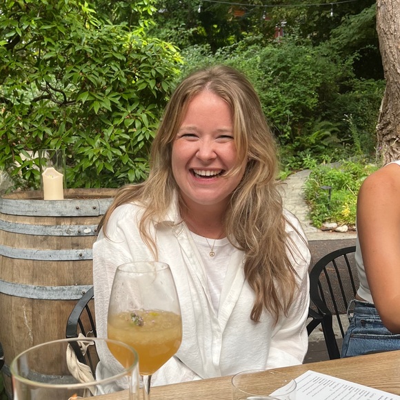 Meet your Posher, Alexandra - Picture 1 of 1